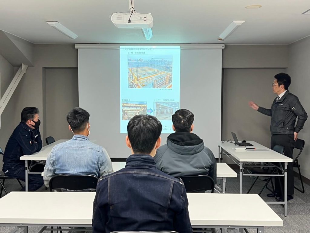 山中建設入社説明の様子03
